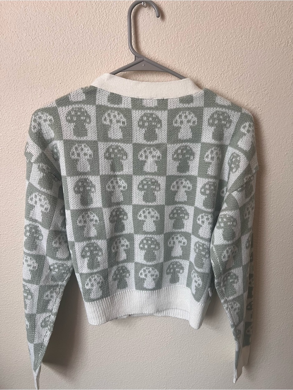 Derek Heart Sage and White Mushroom Jacquard Cropped Cardigan - Picture 2 of 2